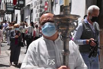 La procesión de La Burrita toma San Juan después de dos años de suspensión por la pandemia/Francisco Javier Santana y Antonio Alí.